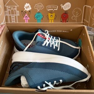 Kizik Kids Athens Sneakers in Blue and White